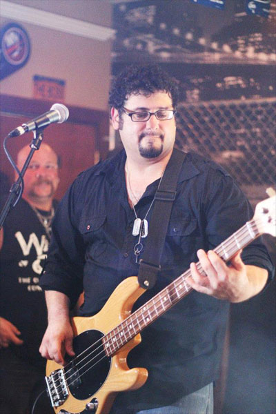 Julian Simonelli - Bassist