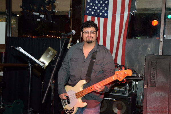 Julian Simonelli - Bassist
