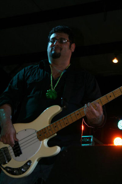Julian Simonelli - Bassist