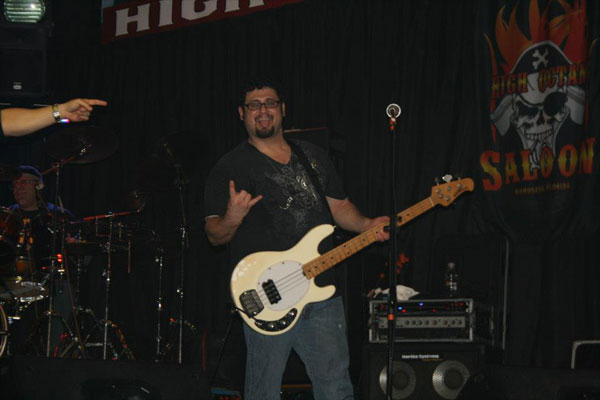 Julian Simonelli - Bassist
