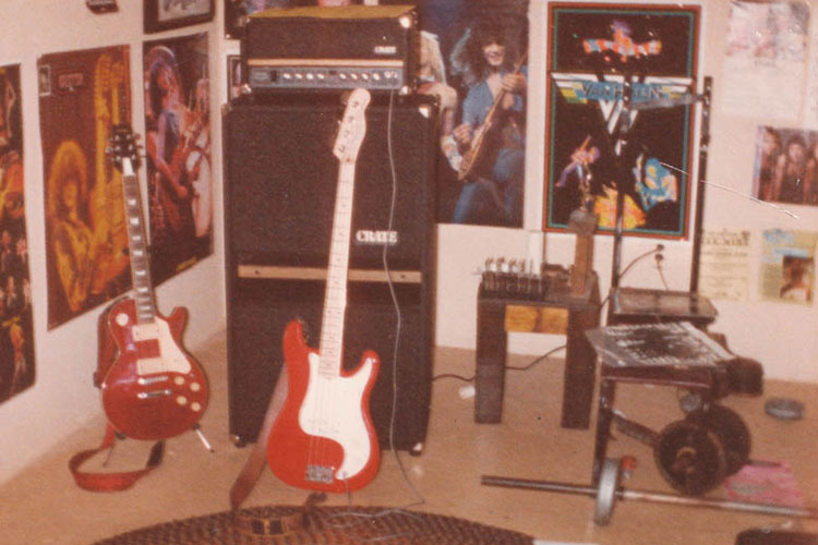 Julian Simonelli - Bassist