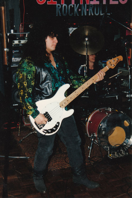 Julian Simonelli - Bassist