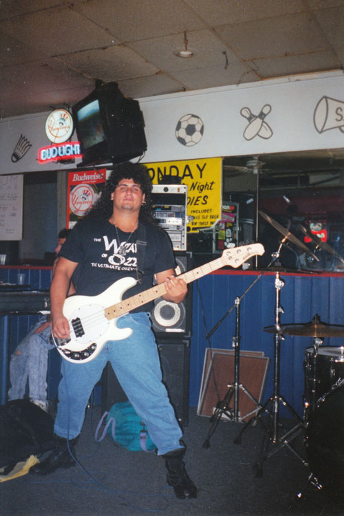 Julian Simonelli - Bassist