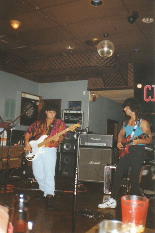 Julian Simonelli - Bassist