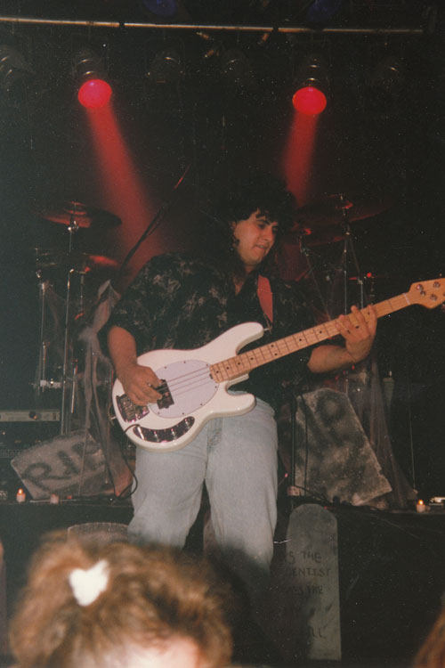 Julian Simonelli - Bassist