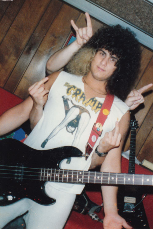 Julian Simonelli - Bassist