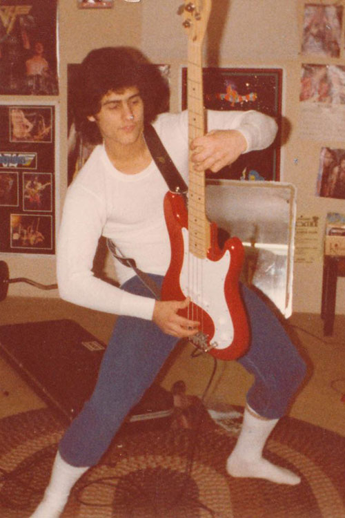 Julian Simonelli - Bassist