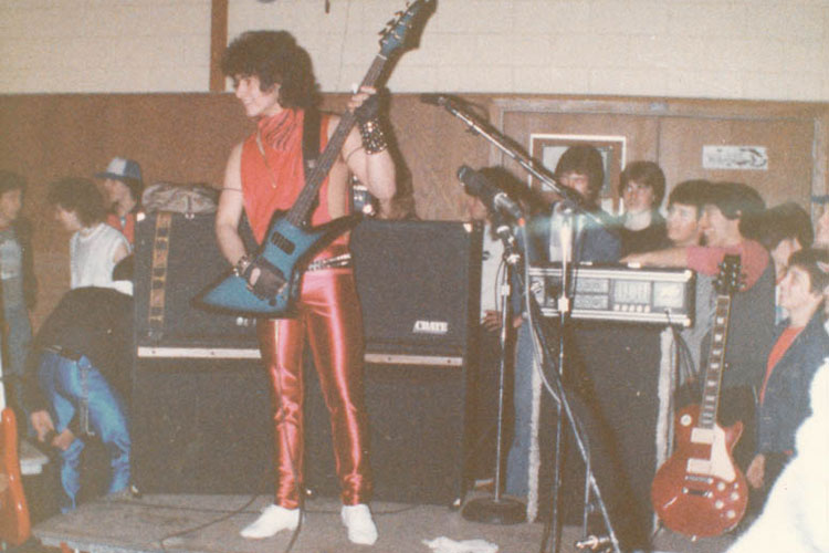 Julian Simonelli - Bassist