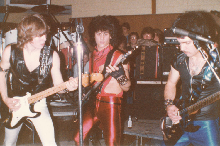 Julian Simonelli - Bassist