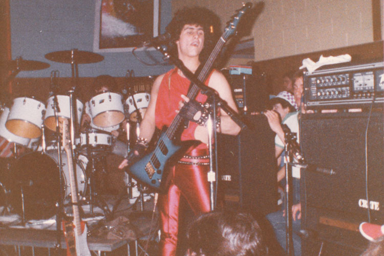 Julian Simonelli - Bassist