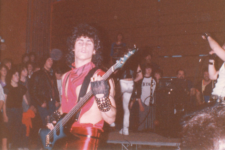 Julian Simonelli - Bassist