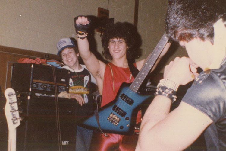 Julian Simonelli - Bassist