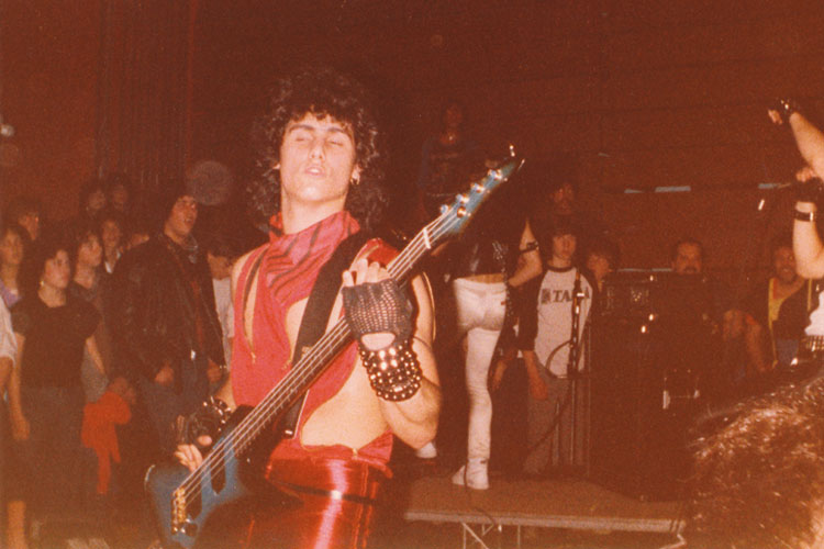 Julian Simonelli - Bassist