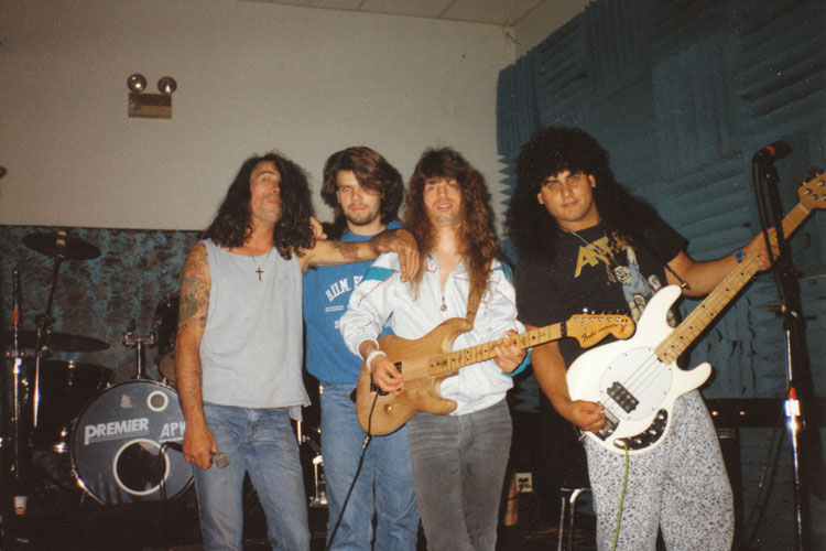 Julian Simonelli - Bassist