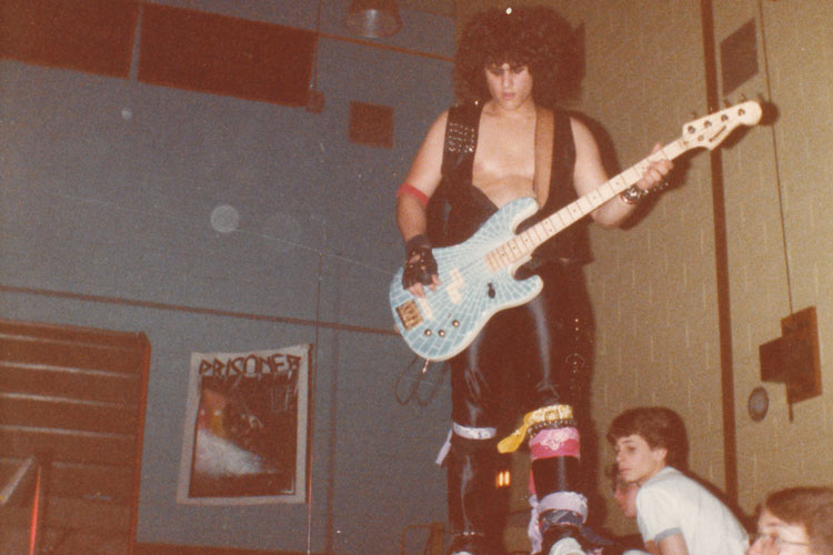 Julian Simonelli - Bassist