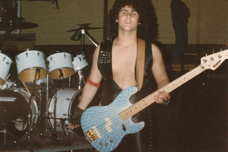 Julian Simonelli - Bassist