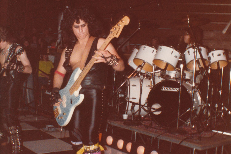 Julian Simonelli - Bassist