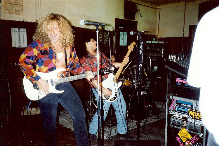 Julian Simonelli - Bassist