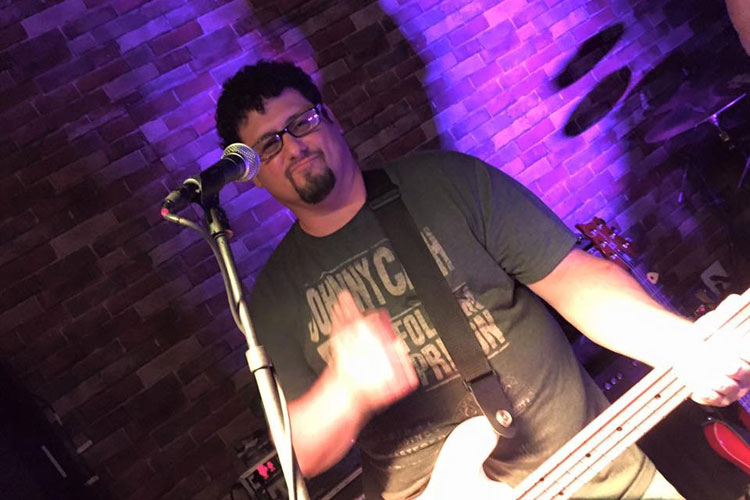 Julian Simonelli - Bassist